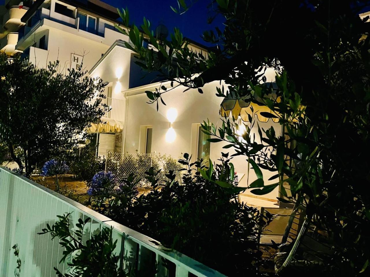 Villa Le Agavi Luxory Beach Surfhouse 벨레지아아지마리나 외부 사진